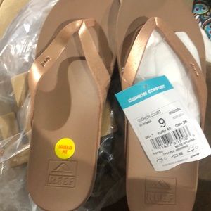 Reef Cushion Court Rose Gold Flip Flops Sz 9